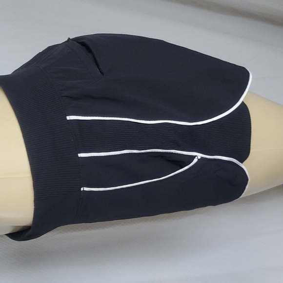 Athleta Women’s Black and White Shorts with Pockets Size 6 - Picture 6 of 10